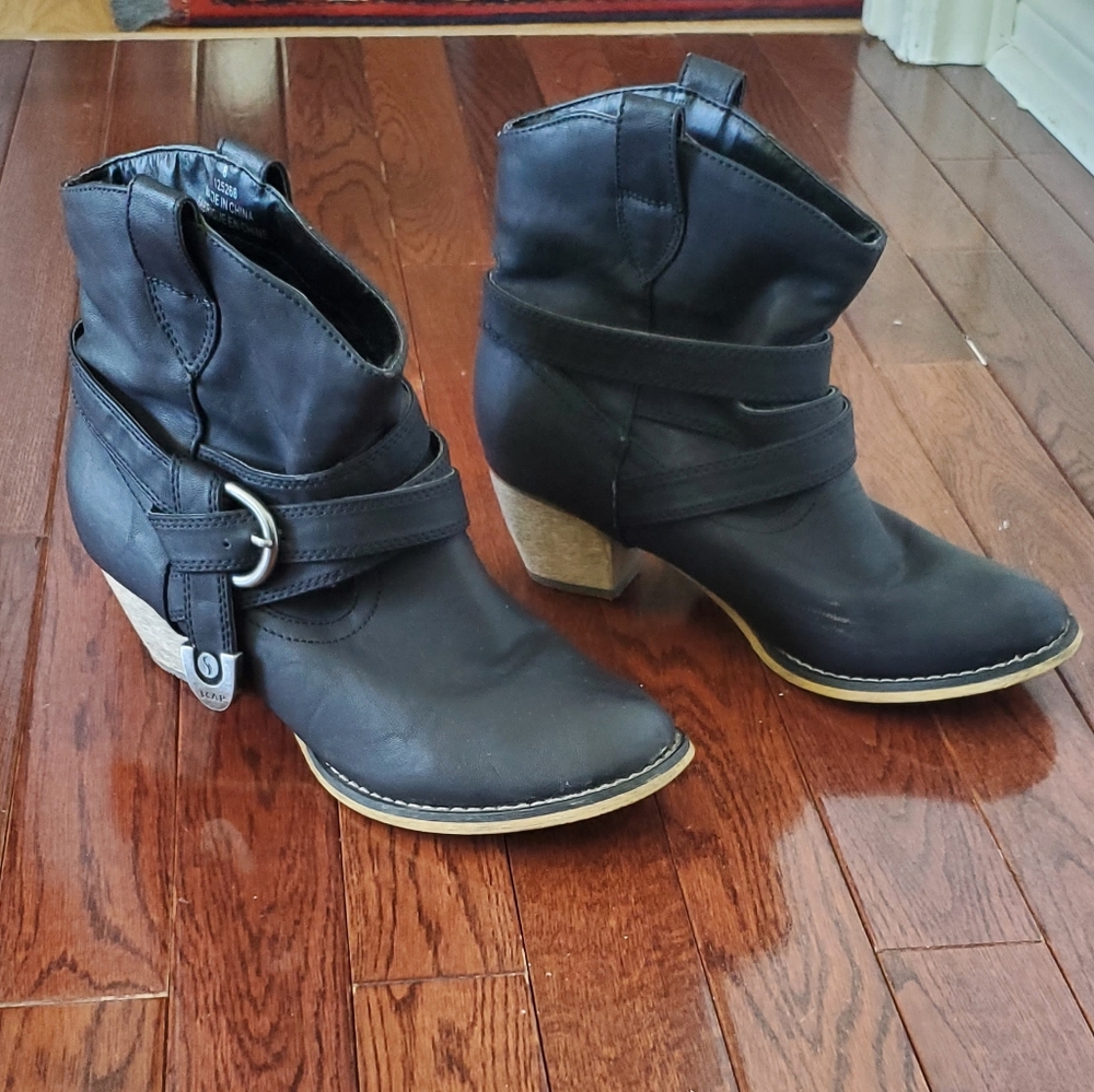 Virago Black Boots